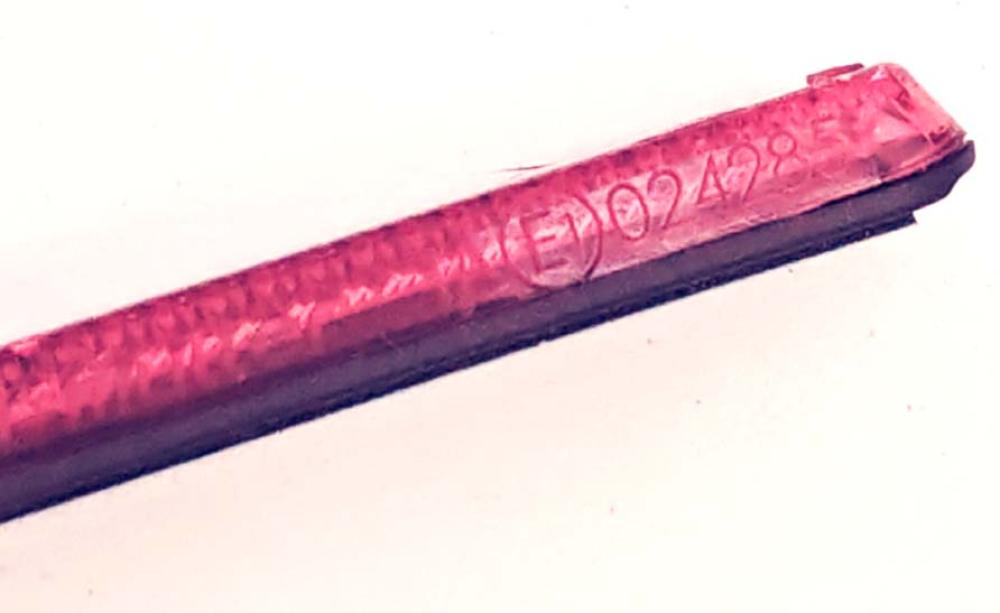 B&M Rückstrahler mit selbstklebender Folie in rot 89 x 13 mm E geprüft